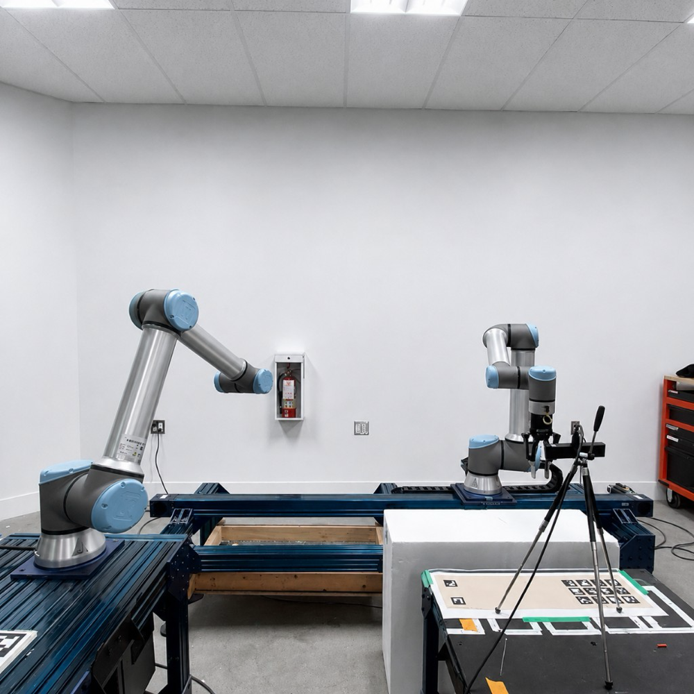Universal UR10e robots on Vention linear rail